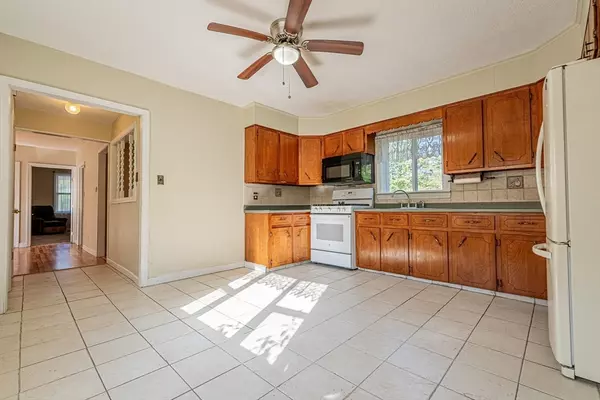 Taunton, MA 02780,19 Pine St