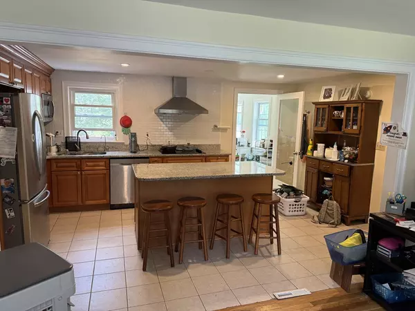 Pelham, NH 03076,8 Heritage Road #1