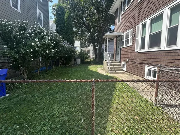 Fall River, MA 02720,884-886 Robeson St