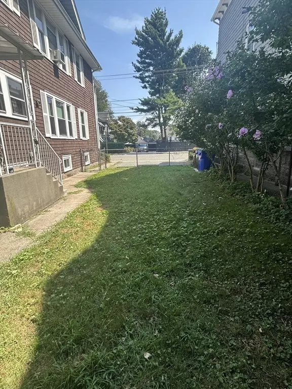 Fall River, MA 02720,884-886 Robeson St