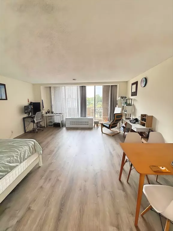 Brookline, MA 02446,44 Washington St #814