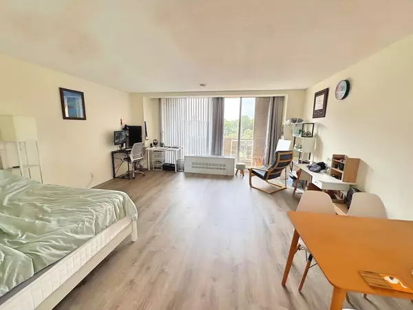 44 Washington St #814, Brookline, MA 02446