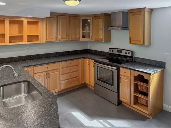 Plymouth, MA 02360,7 Surrey Dr