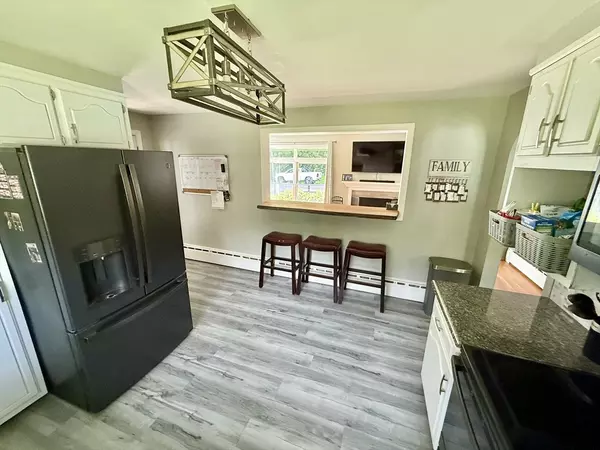 Ware, MA 01082,12 Mountainview Dr