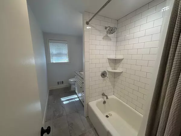Wellesley, MA 02481,109 Elmwood #109