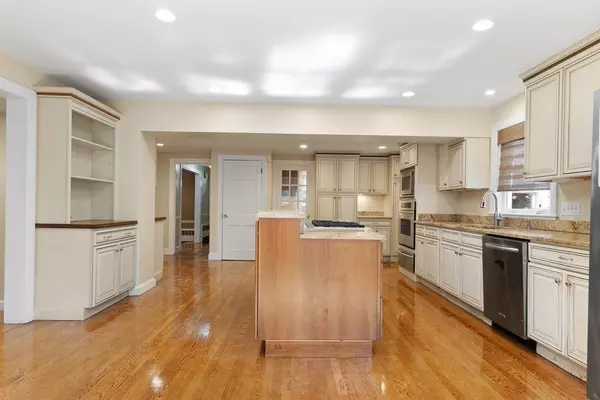 Newton, MA 02461,303 Upland Ave
