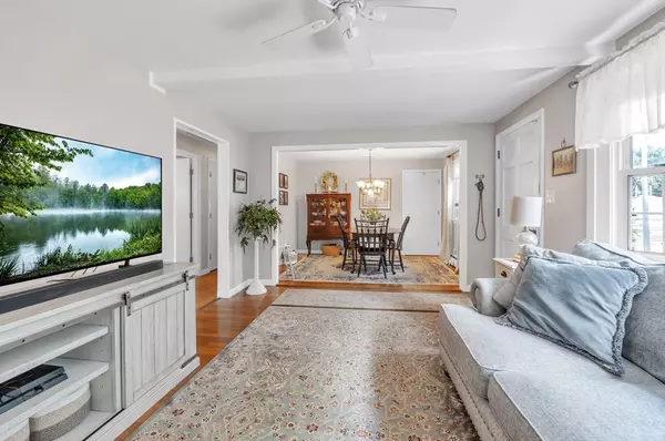 Uxbridge, MA 01569,37 Pine Grove Cir