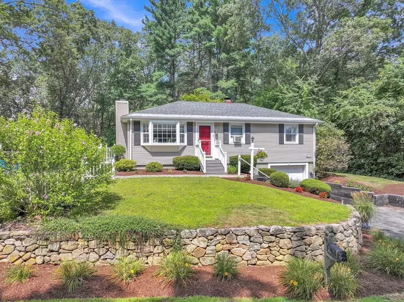 37 Pine Grove Cir, Uxbridge, MA 01569