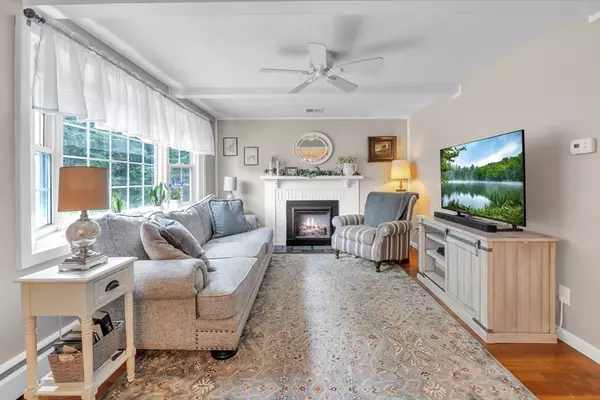 Uxbridge, MA 01569,37 Pine Grove Cir
