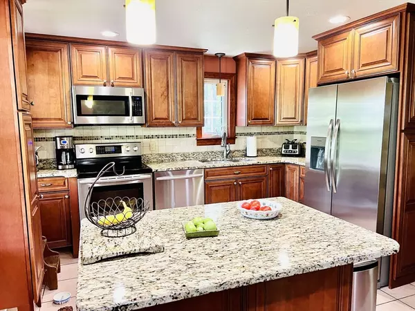 Webster, MA 01570,34 Scenic Ave