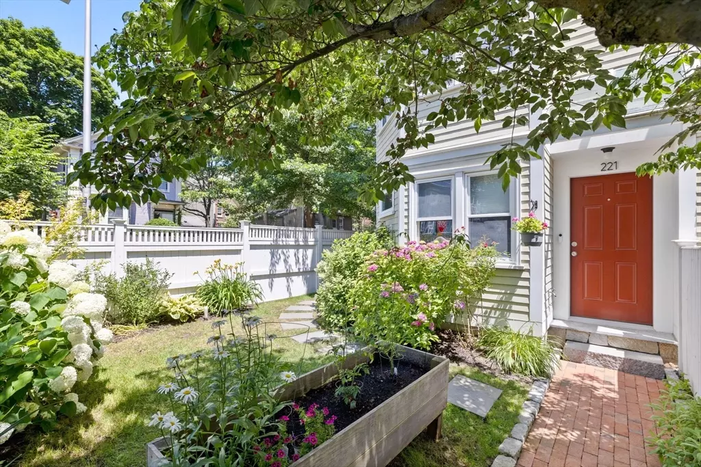 Cambridge, MA 02139,221 Hamilton #221