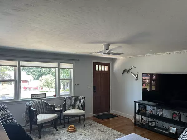 Kingston, MA 02364,48 Smiths Ln