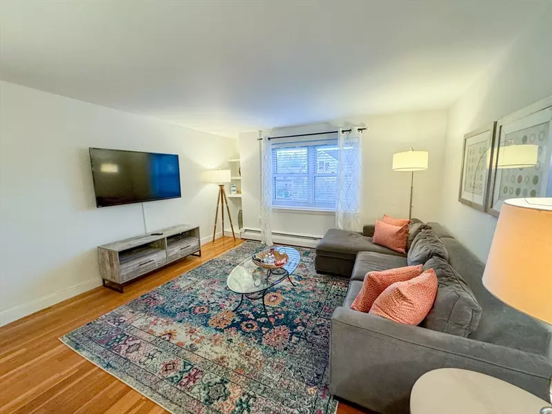 91 Chestnut St #6, Brookline, MA 02445