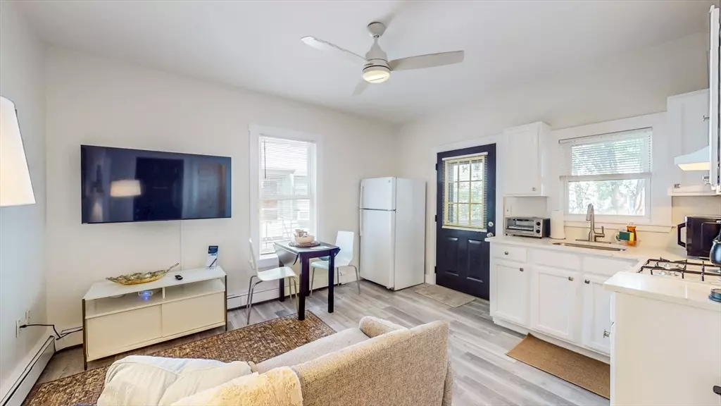 24 Hews St #1, Cambridge, MA 02139