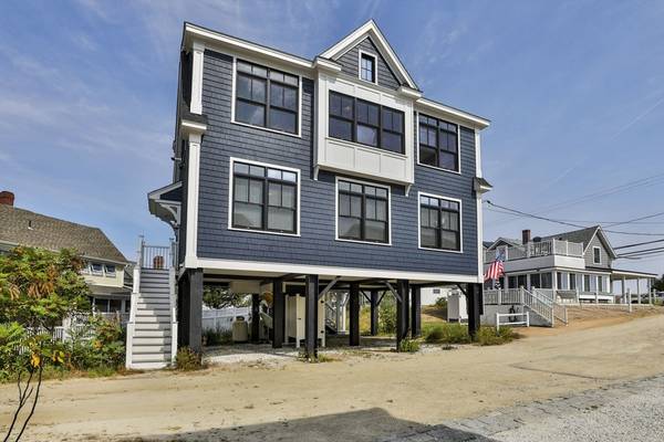 4 18th St, Newbury, MA 01951
