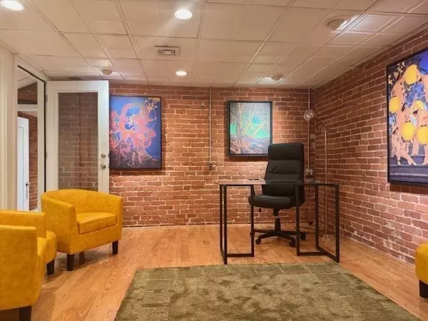 Brookline, MA 02445,1577 Beacon Street #1