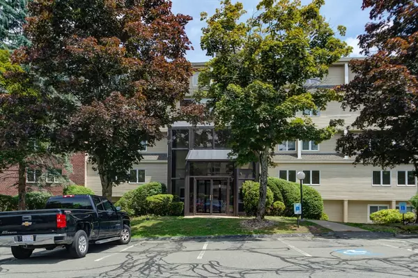 4 Duck Pond Rd #221, Beverly, MA 01915