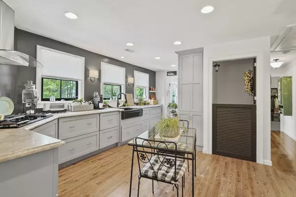 Millbury, MA 01527,7 Harris Avenue