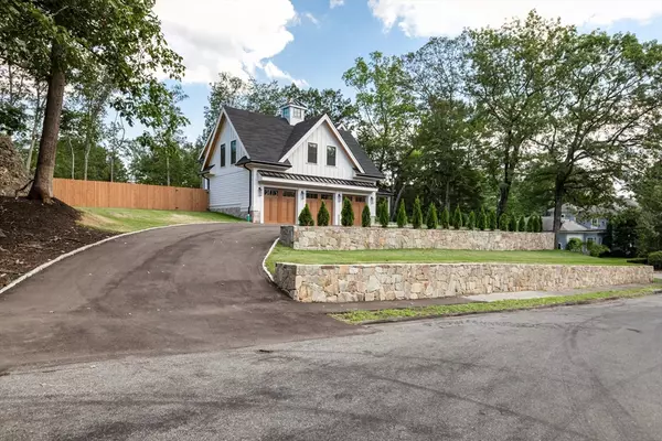 Wellesley, MA 02481,33 Royalston Road