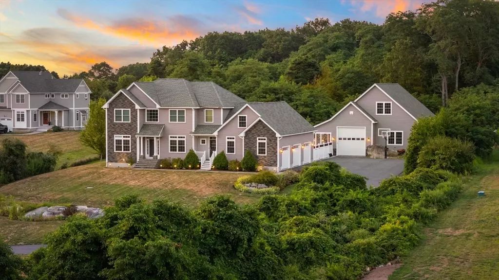 Dighton, MA 02715,586 Hart St
