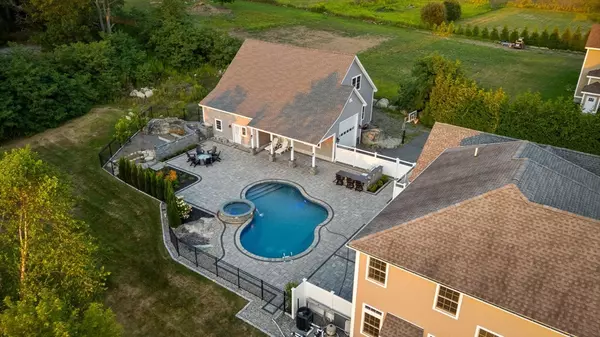 Dighton, MA 02715,586 Hart St