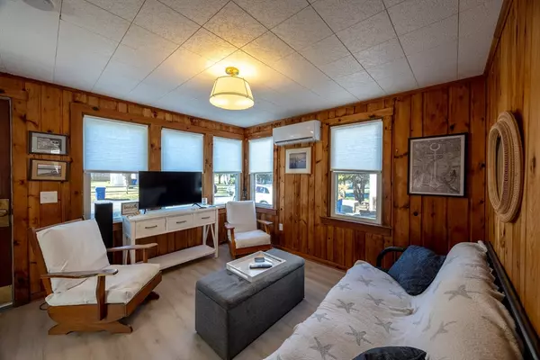 Fairhaven, MA 02719,12 Bluepoint