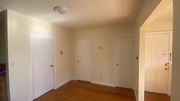 Boston, MA 02136,700 Metropolian Ave #1L
