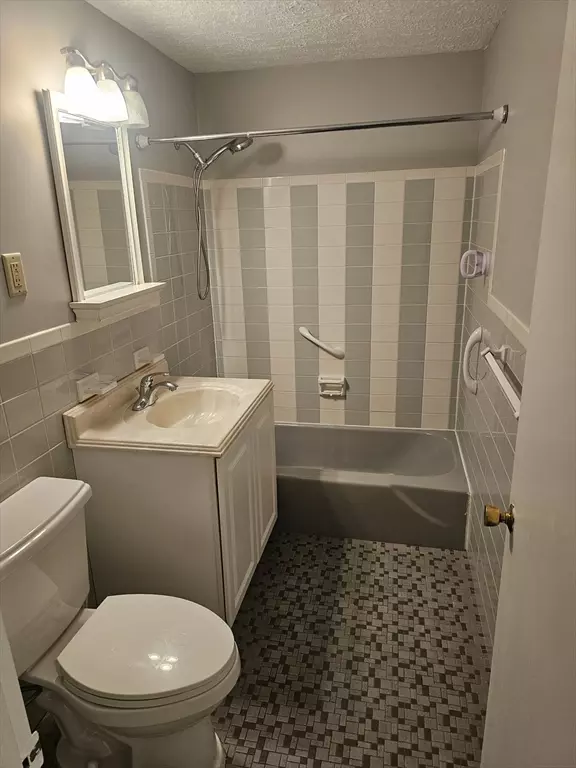 Gloucester, MA 01930,44 Lexington Ave. #23