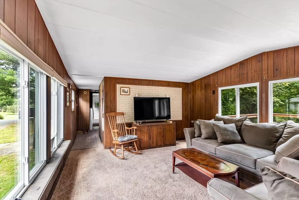 Wales, MA 01081,67 Willow Ln