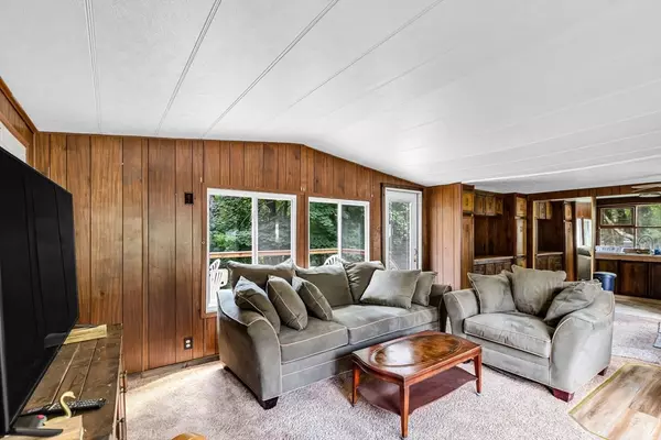 Wales, MA 01081,67 Willow Ln