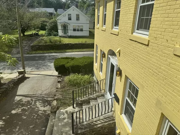 Southbridge, MA 01550,22 School Street #2