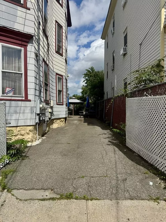 Lawrence, MA 01841,57-59 Walnut St