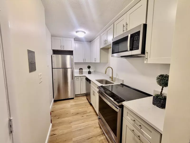 137 Winthrop St #3B, Framingham, MA 01702