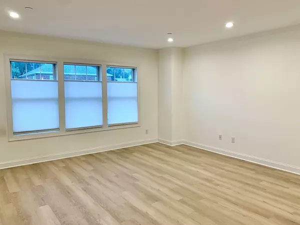 Boston, MA 02131,67-69 Cummins Hwy #101