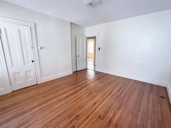 Newton, MA 02458,33 Cook #m