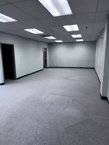 Canton, MA 02021,1017 Turnpike St #16