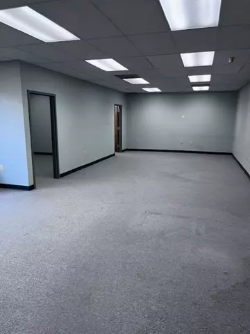Canton, MA 02021,1017 Turnpike St #16