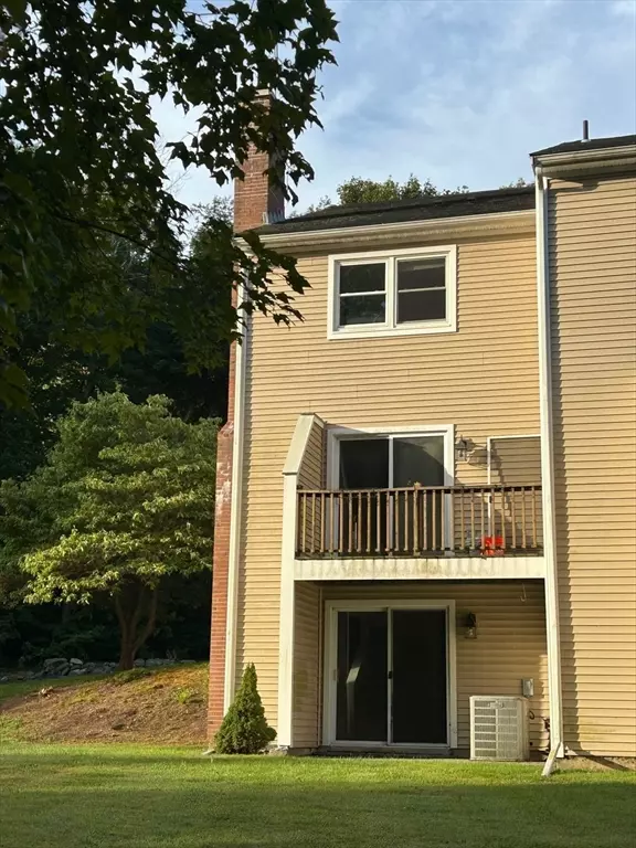Douglas, MA 01516,22 Charles St #1