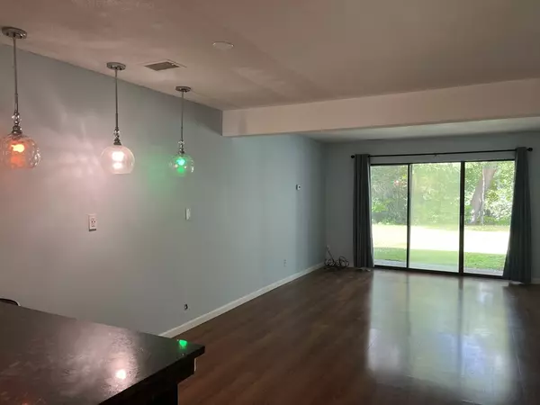 Westfield, MA 01085,555 Russell Rd #D18