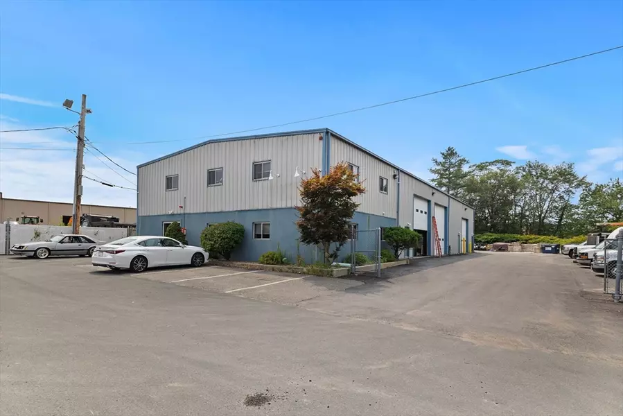 26 Bixby Ave, Middleton, MA 01949