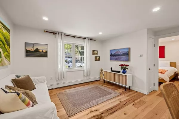 Provincetown, MA 02657,30 Bangs