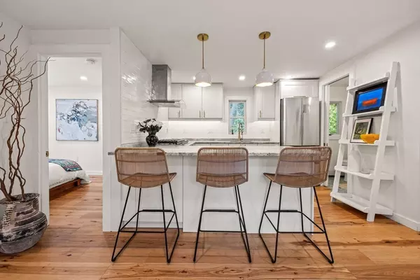 Provincetown, MA 02657,30 Bangs