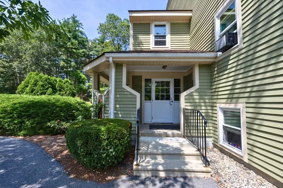 82 Heritage Dr #82, Northbridge, MA 01588