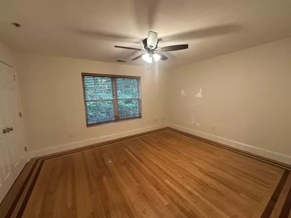 Natick, MA 01760,8 Grant St #14