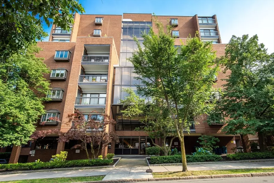 1265 Beacon #404, Brookline, MA 02446