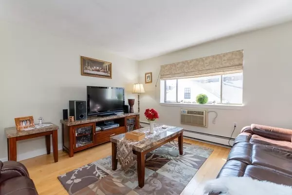 Somerville, MA 02143,115 Highland Avenue #PH21