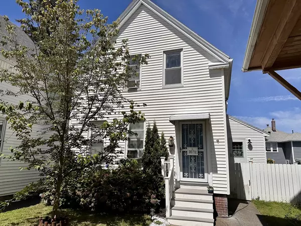 16 1/2 Symonds St, Salem, MA 01970