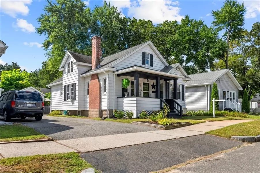 7 Turner St, Springfield, MA 01108