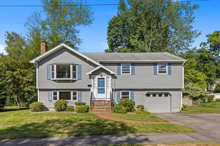 9 Hemlock Rd, Reading, MA 01867