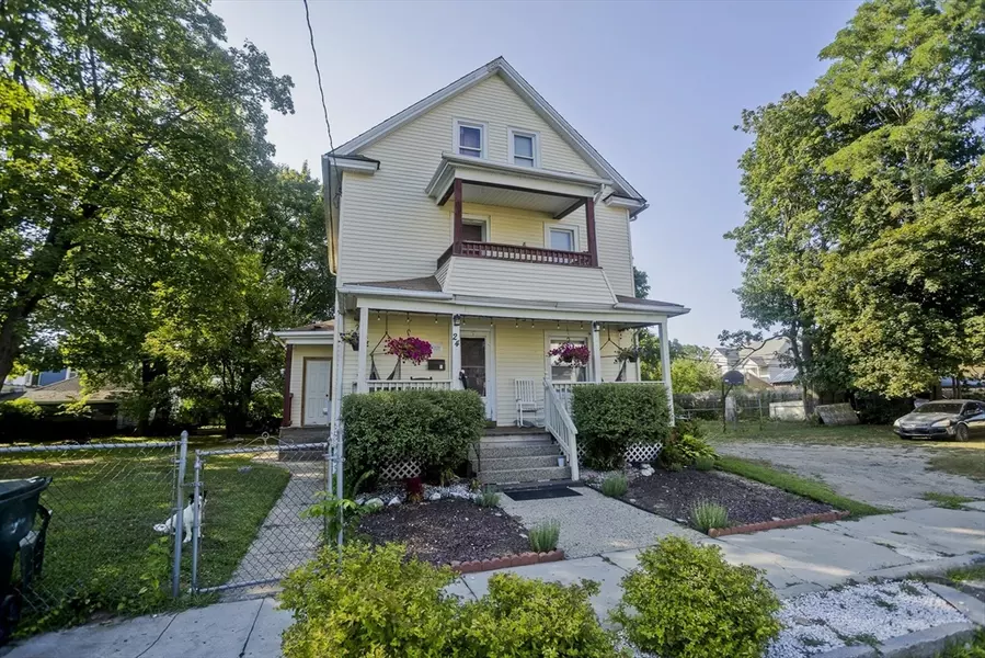 24 Morrell St, Springfield, MA 01104